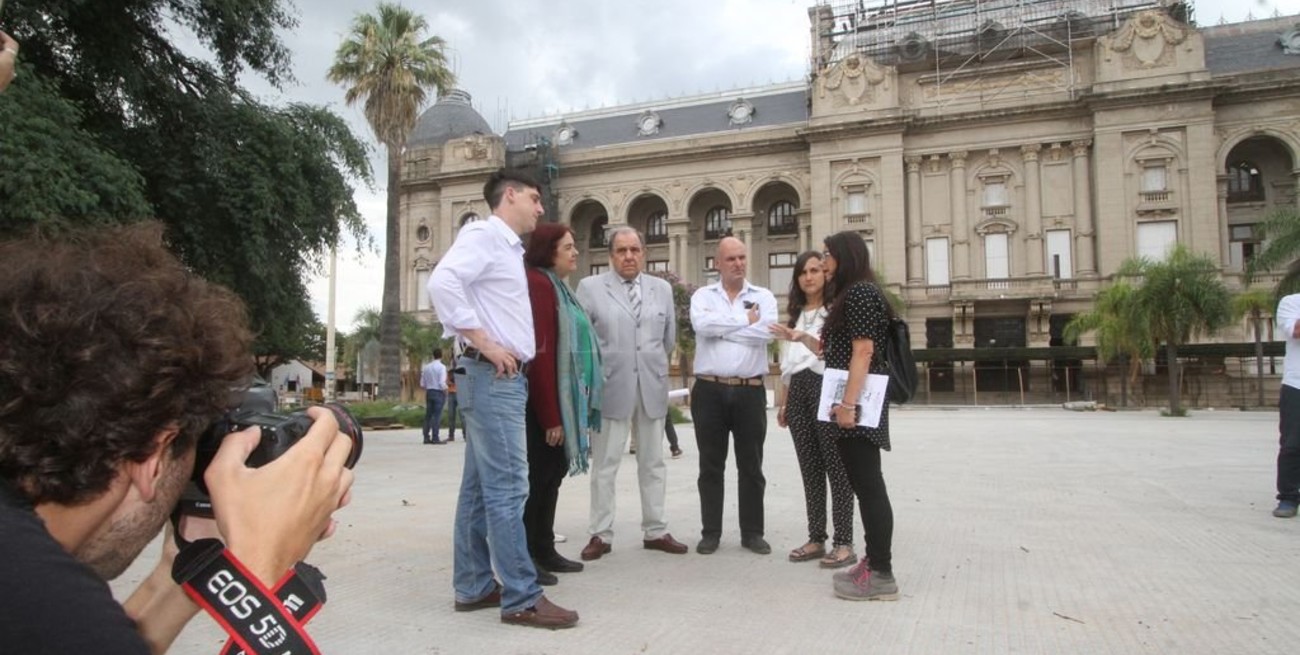 La obra de la Plaza 25 de Mayo de la ciudad tiene un 78% de avance