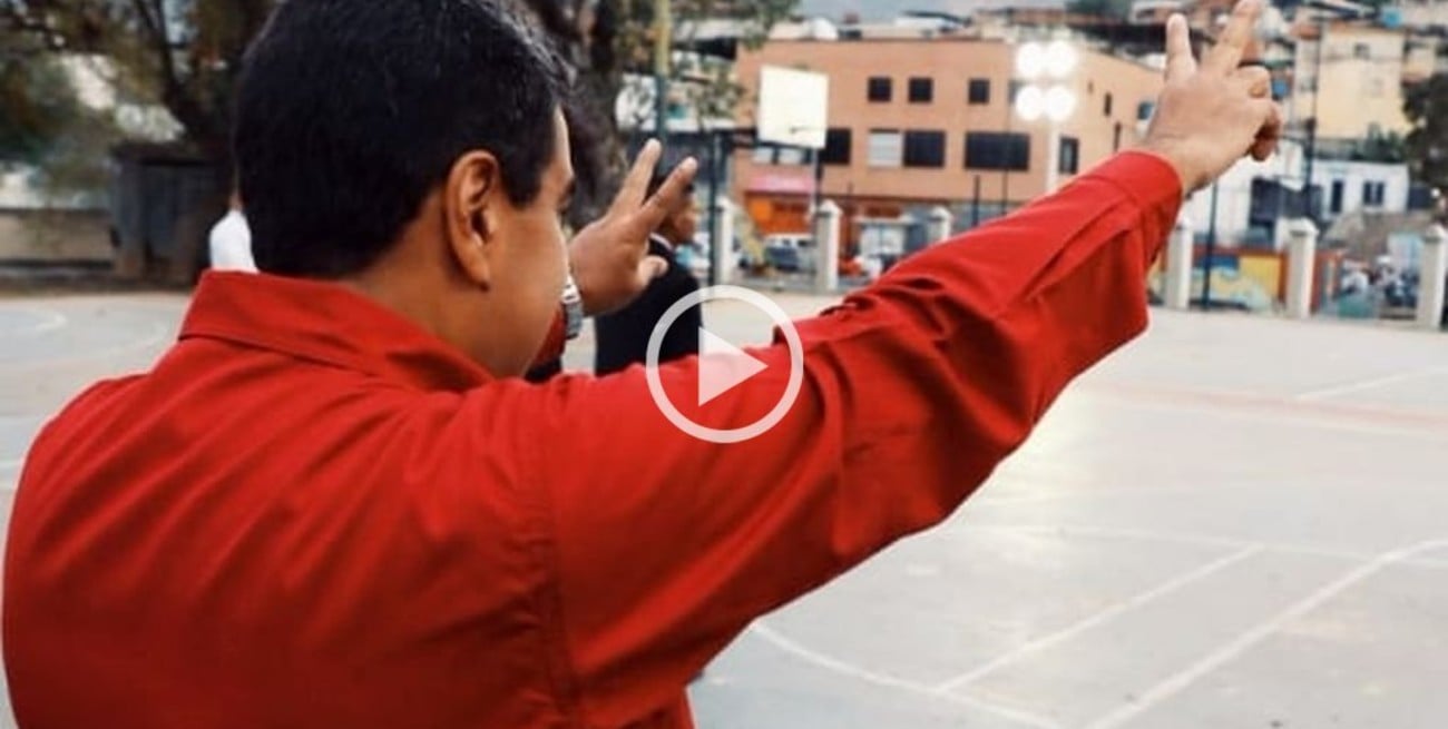 Viral: Nicolás Maduro salió a saludar y no había nadie