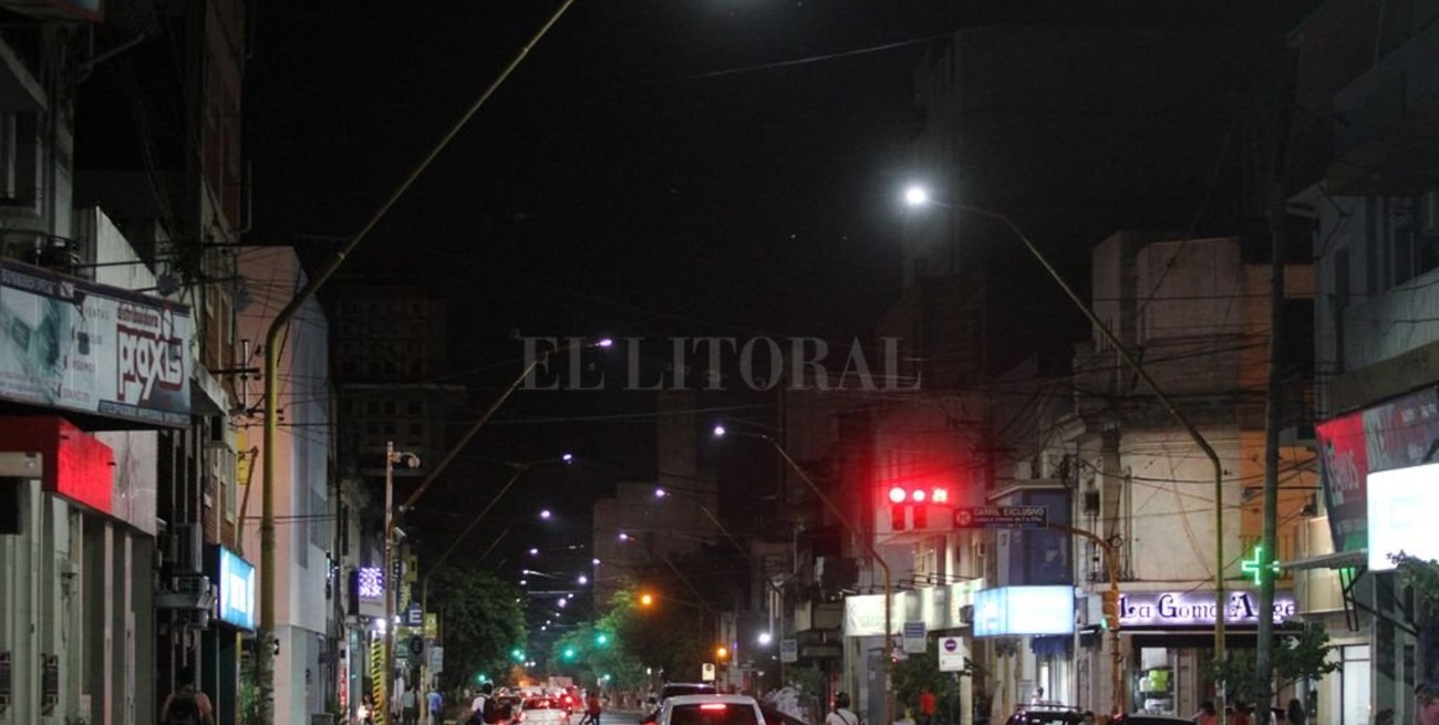 Luces de la calle: piden una comisión técnica que "desempate" la polémica