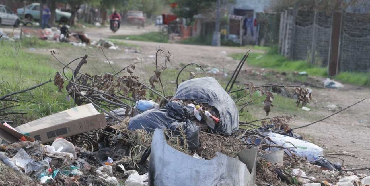 Se acumula basura en las calles de Ciudadela Norte