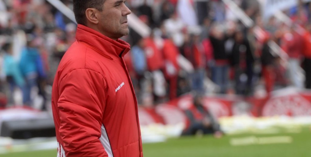 Sin poder ganar ningún partido como DT, asume el "Bichi" Fuertes en Colón