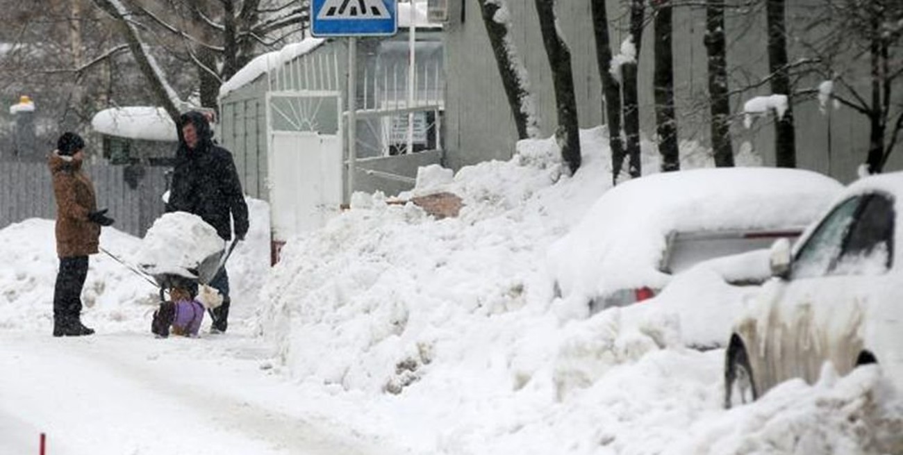 La "nevada del siglo" sepultó a Moscú bajo medio metro de nieve