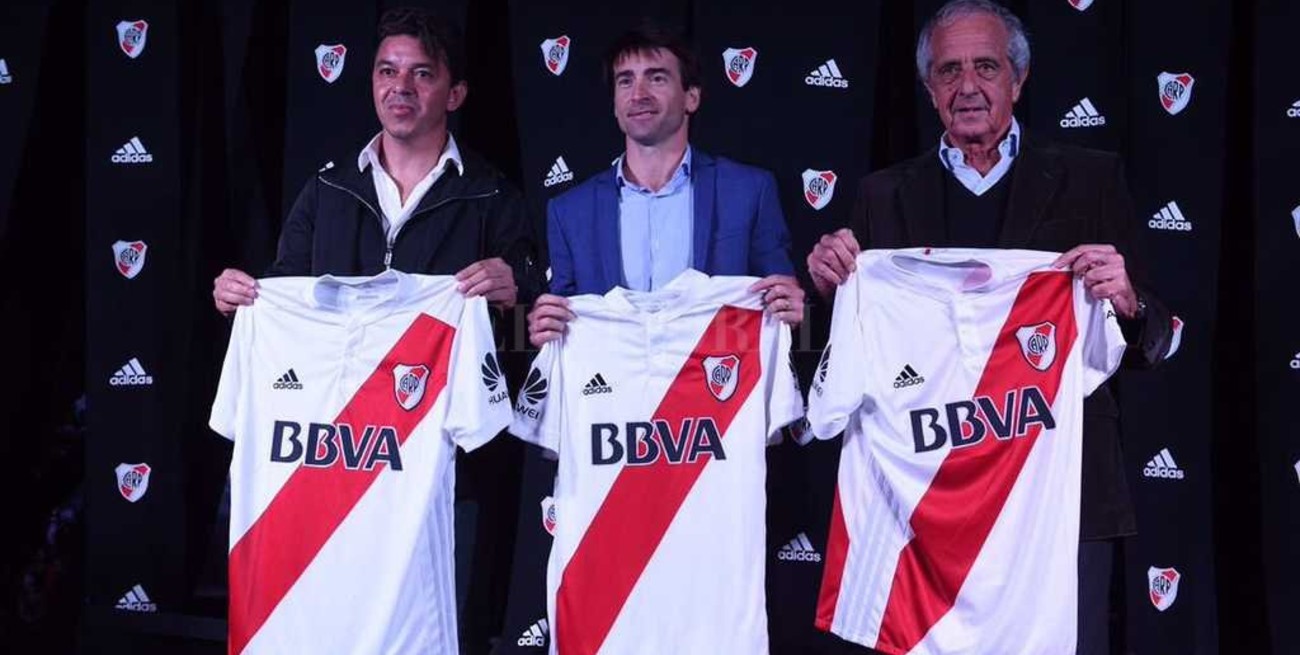 River estrena camiseta, en homenaje a "La Maquina"
