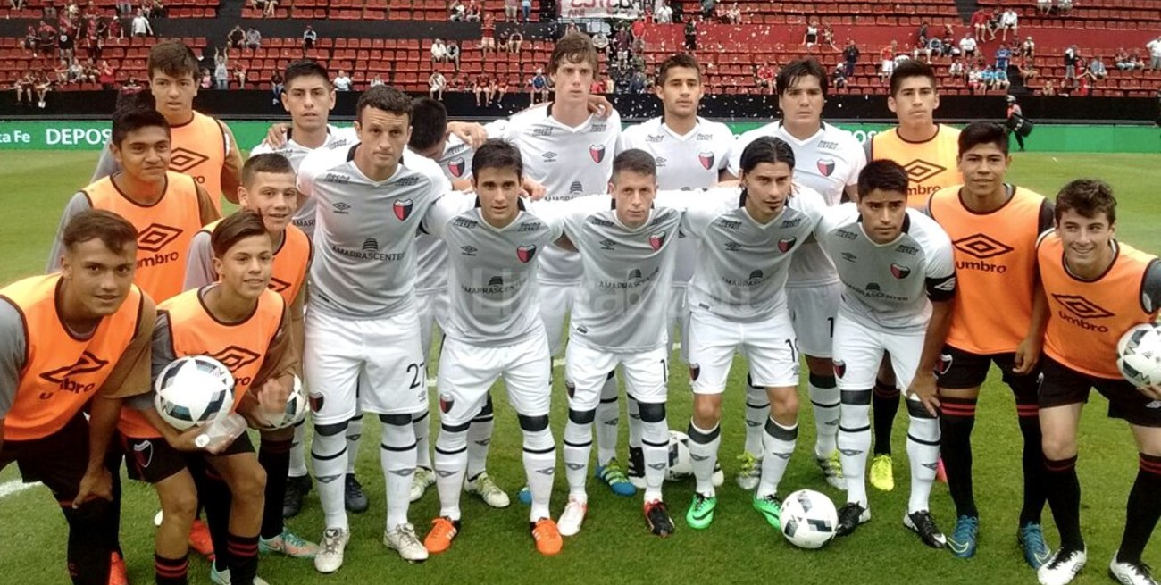 Newell's pegó sobre la hora