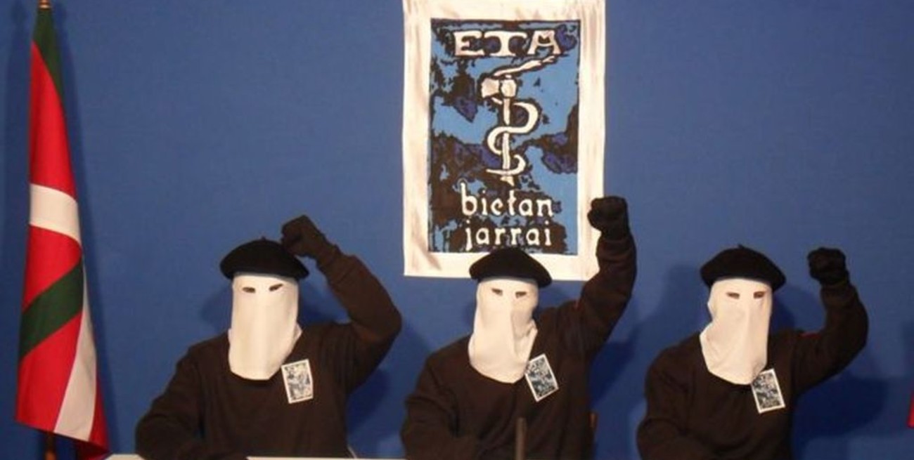 La ETA anunció su disolución