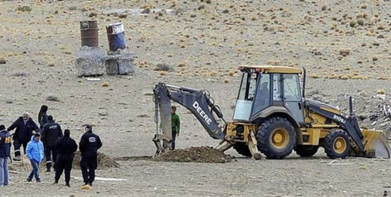 Buscan un contenedor con plata en una estancia de Lázaro Báez