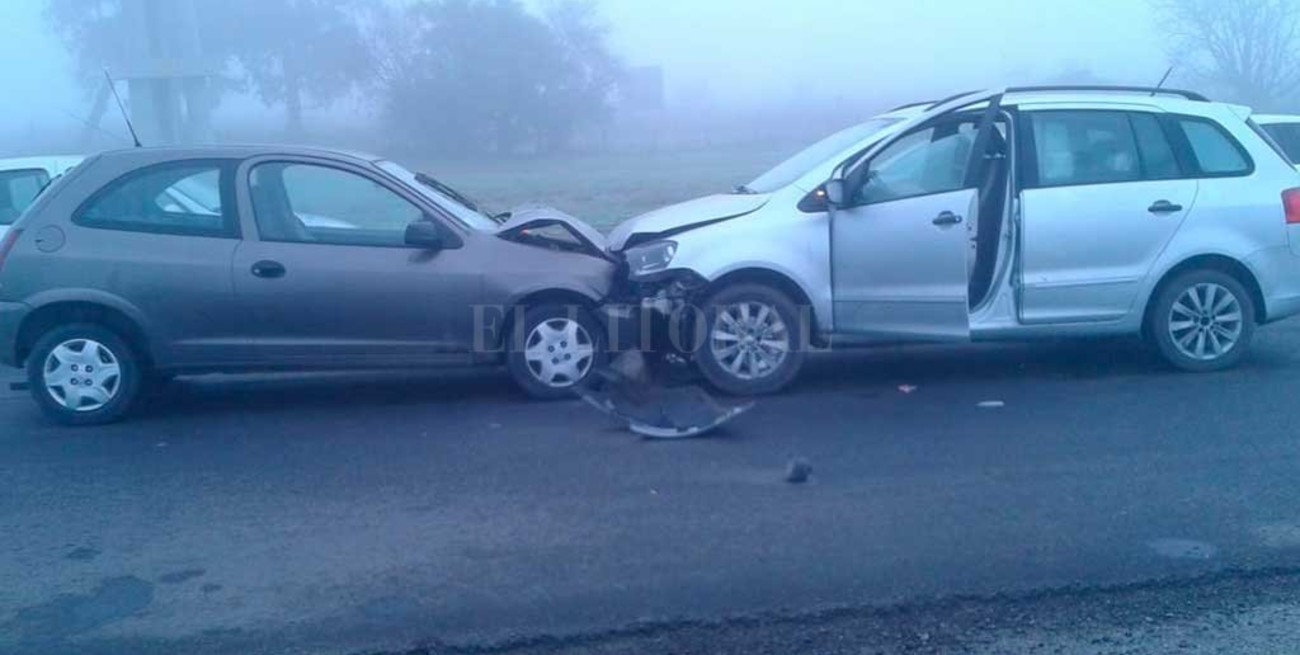 Choque frontal en la autopista Santa Fe - Rosario 