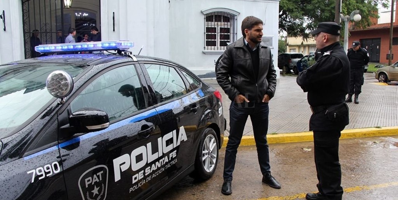 Pullaro entregó 10 patrulleros para la PAT y la Oficina de Gestión Judicial