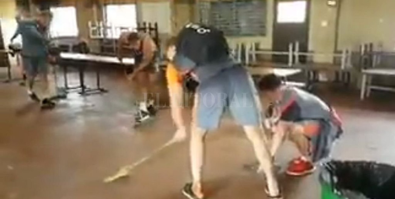 Respeto y humildad: los ingleses soltaron la ovalada para agarrar la escoba