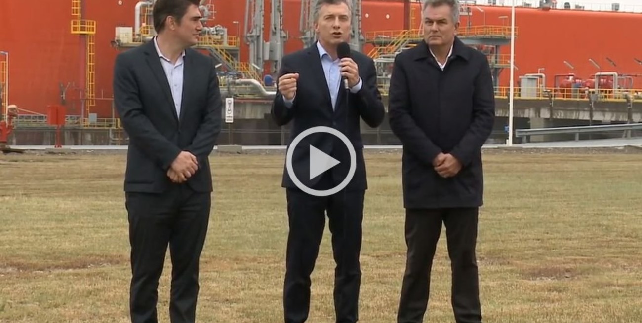 En Bahía Blanca, Macri despidió un buque regasificador: "con este barco se instaló el engaño"