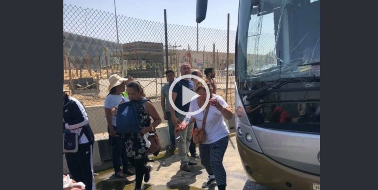 Atacaron a un colectivo de turistas cerca de las pirámides de Egipto