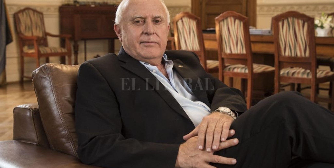 "La gente pide una alternativa de gobierno que salga de la grieta entre Macri y el kirchnerismo"