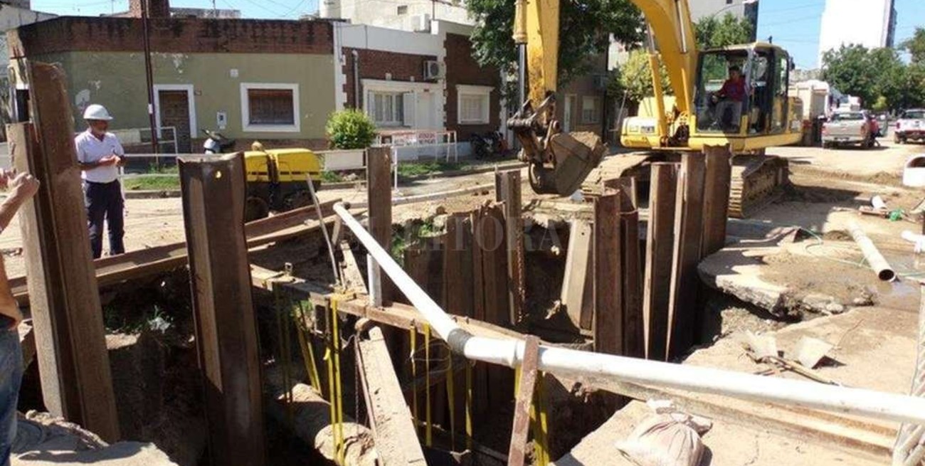 Repararon la cañería cloacal en Mariano Comas y Urquiza 