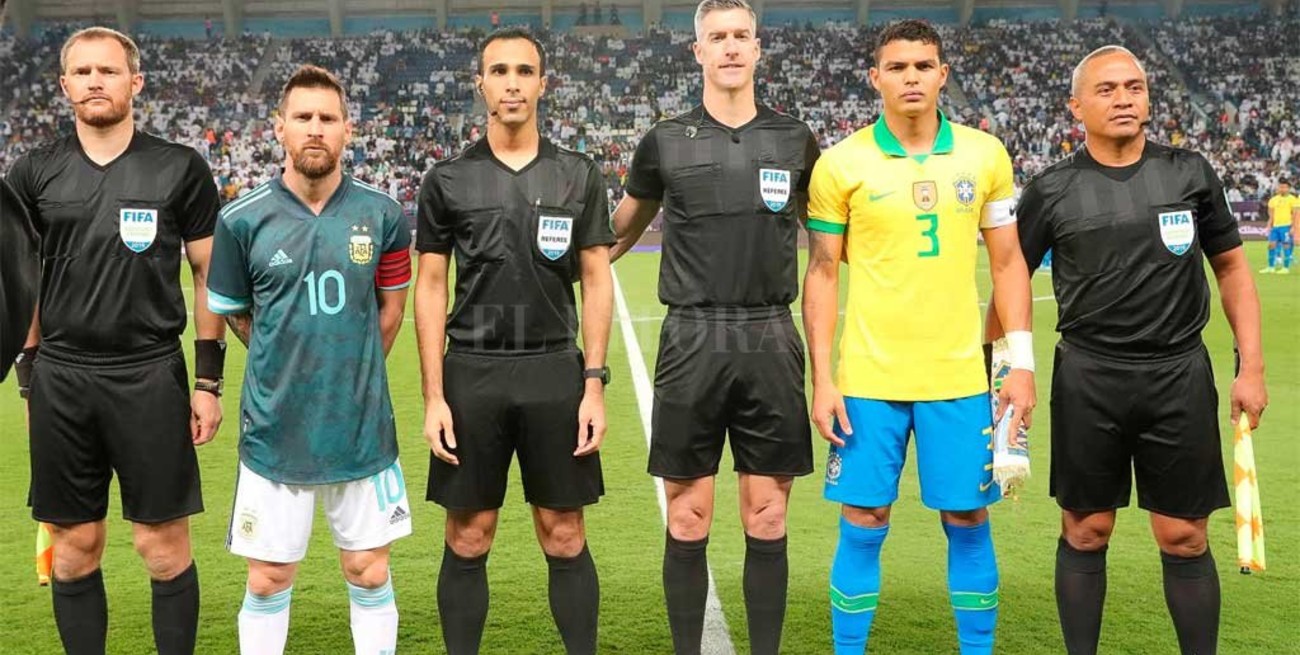 Thiago Silva acusa a Messi de "manejar" a los árbitros