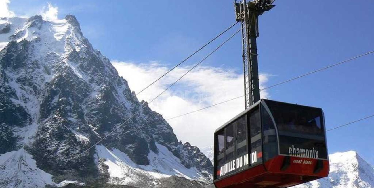 33 turistas rescatados en un teleférico de Francia