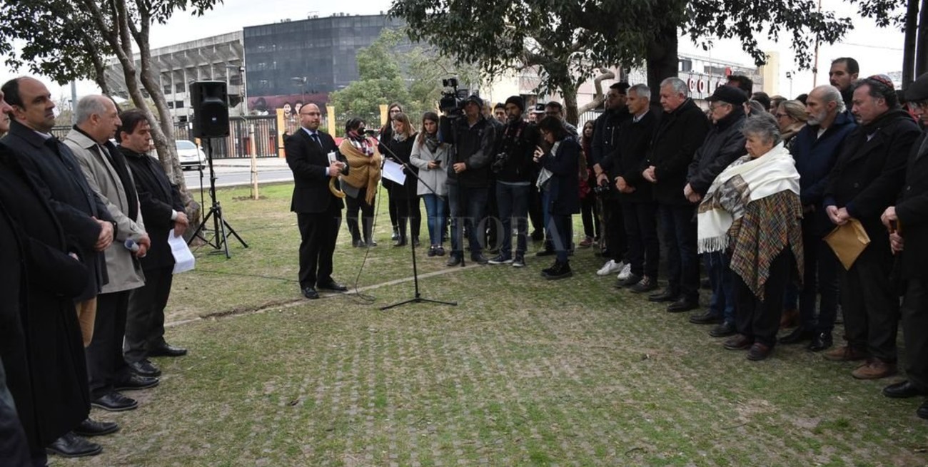 Ausentes en el homenaje a las víctimas del atentado a la AMIA
