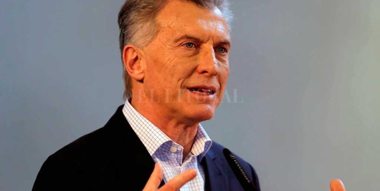 Macri recibe a los bomberos que viajarán a combatir los incendios en la Amazonia