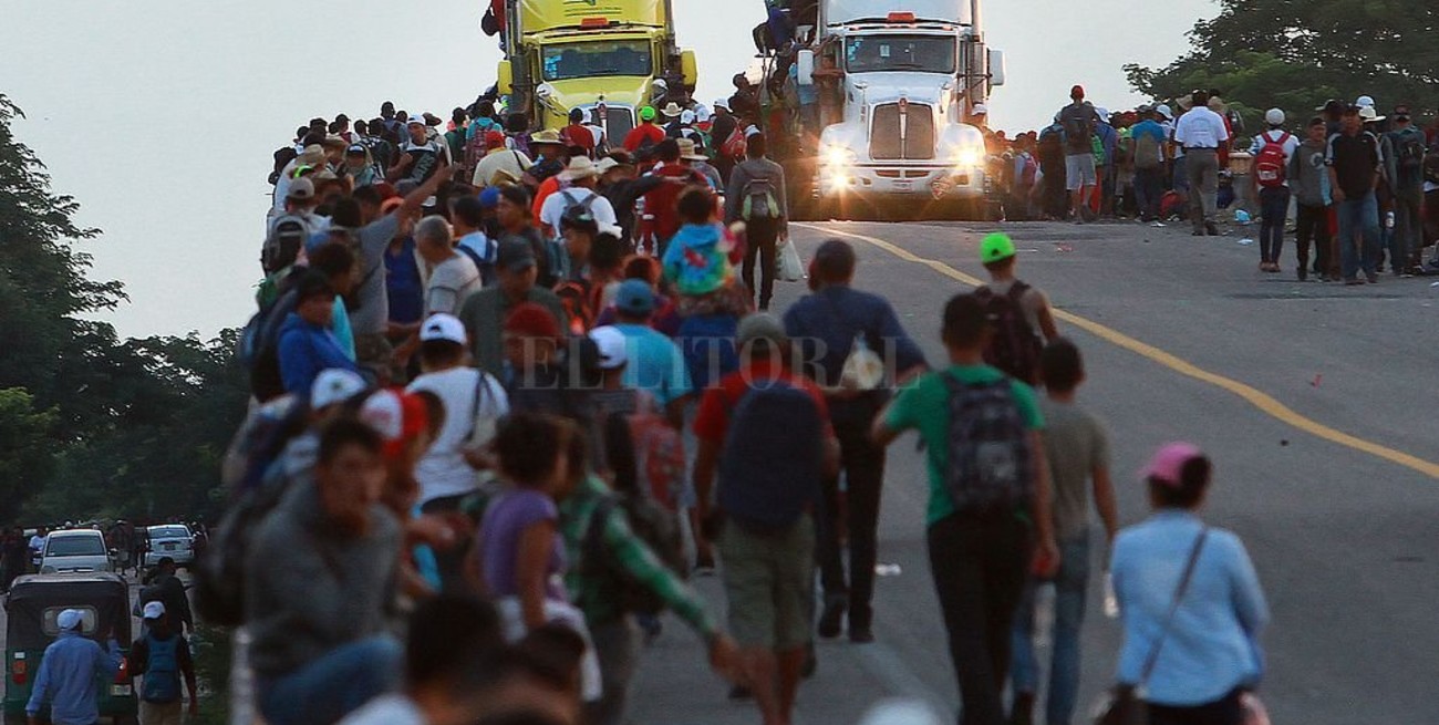 Trump dice que podría mandar hasta 15.000 soldados a la frontera con México