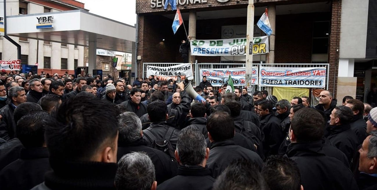 Desde la UTA nacional tildan de "trastornado" al principal dirigente de ese gremio en Córdoba