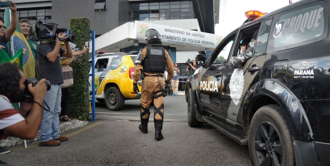 La Policía brasileña manda detener a 53 personas por "Lava Jato"