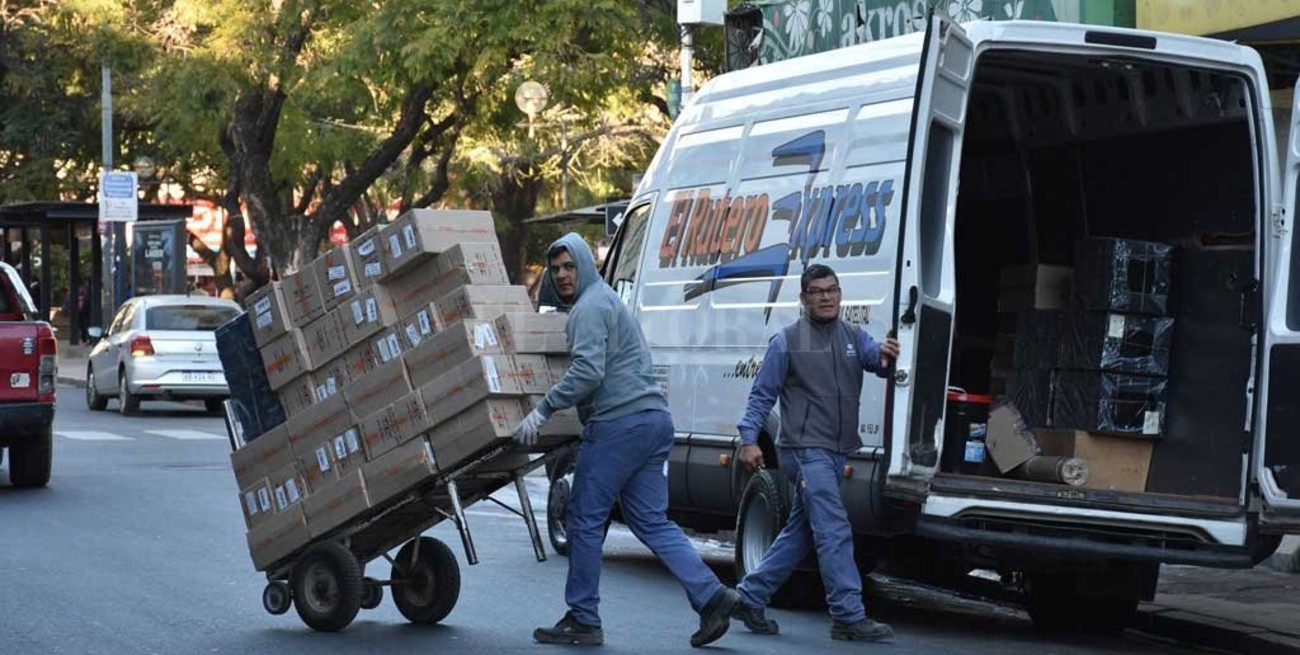 La carga y descarga en los comercios, un problema con necesidad de ordenamiento