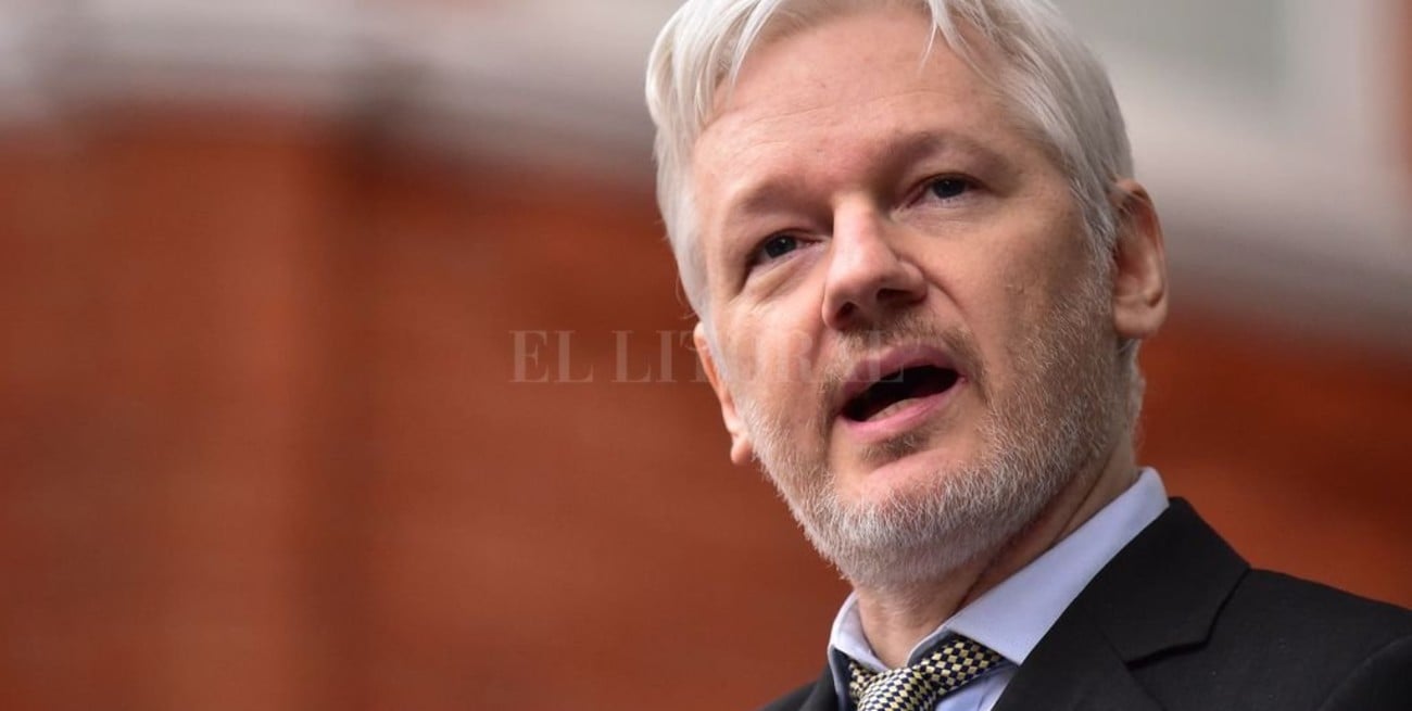 Julain Assange, condenado a un año de cárcel