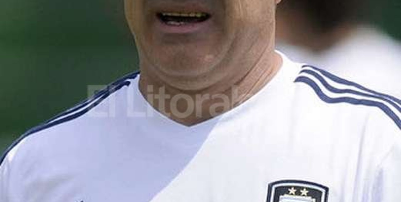 El "Vasco" Olarticoechea podría asumir como DT interino de la Selección