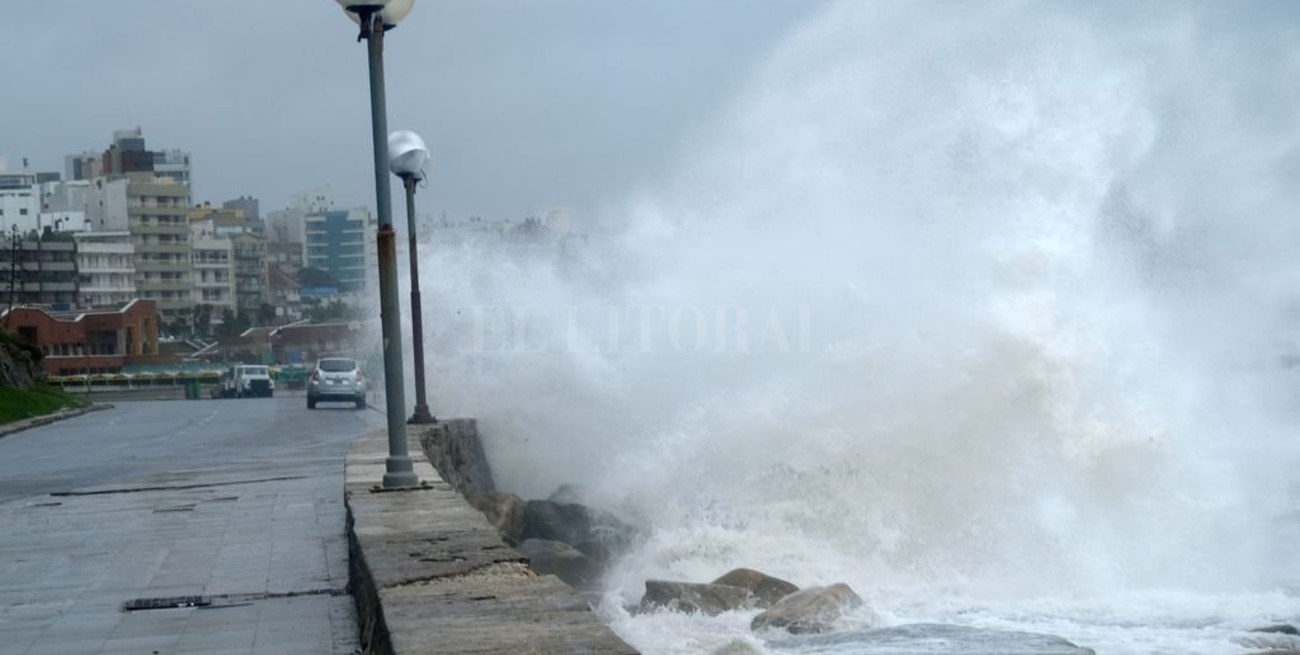 Un fuerte temporal causó daños en la costa Argentina