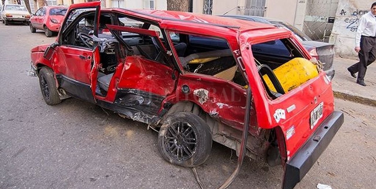 Un conductor murió al ser chocado por un auto que corría picadas en Rosario