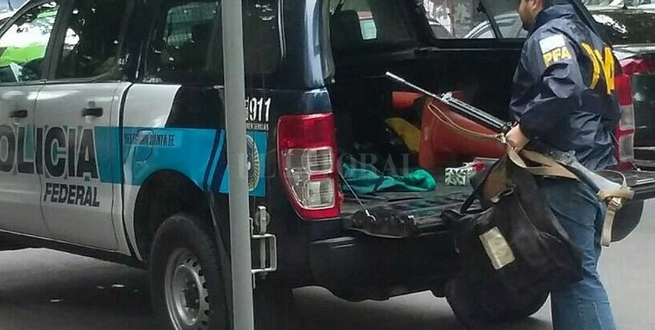 Detuvieron a un gendarme con armas, precintos, chalecos antibala y una picana