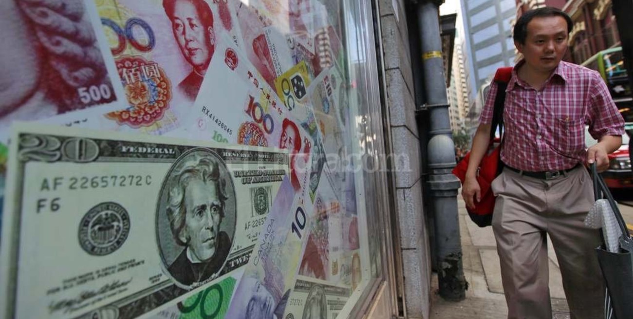 ¿Podrá el yuan arrebatarle la corona al dólar?
