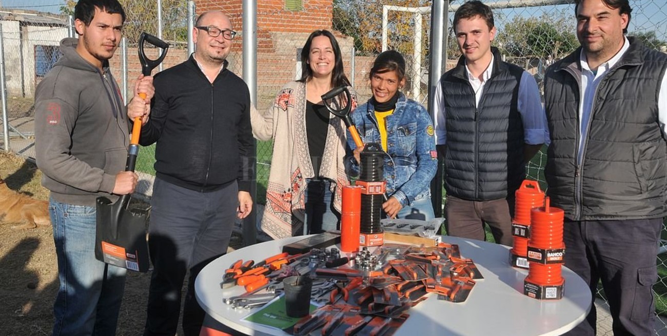 La empresa Bahco donó árboles y herramientas