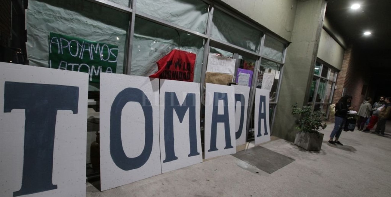 Crecen las tomas de facultades mientras los docentes evalúan la nueva propuesta