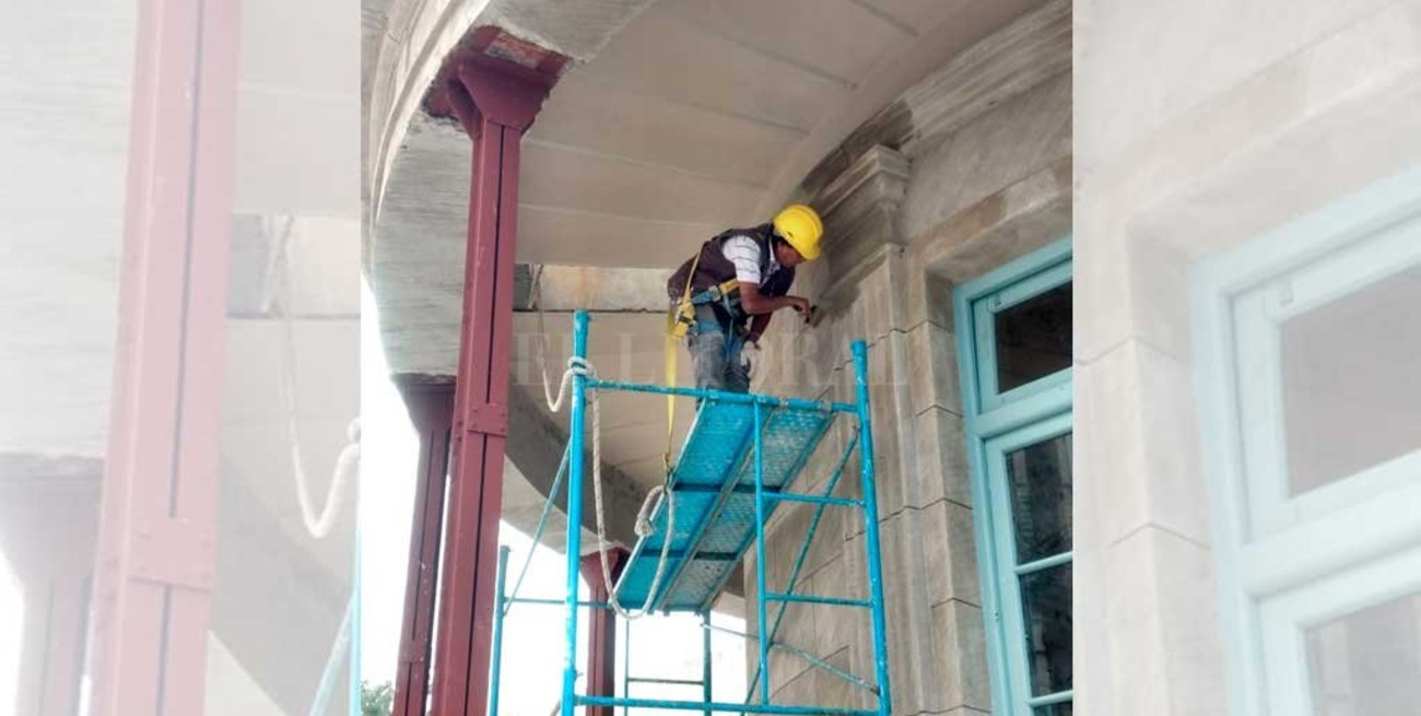 Obras en el Cementerio: la cuadrilla cuenta con elementos de seguridad