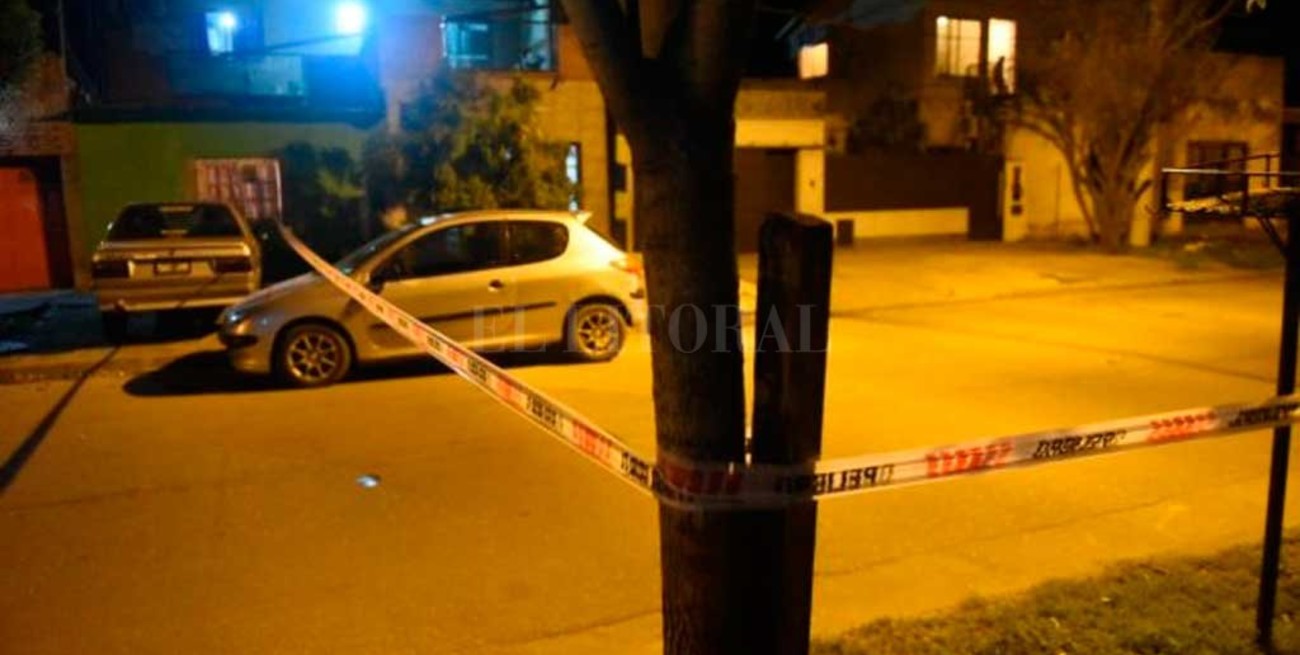 Matan a un rosarino en la puerta de su casa