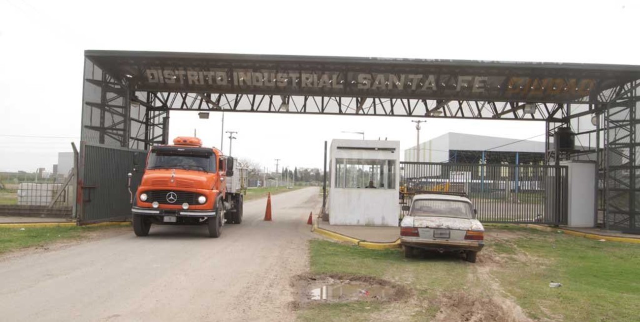 Una fábrica de muebles comenzó a producir en Los Polígonos