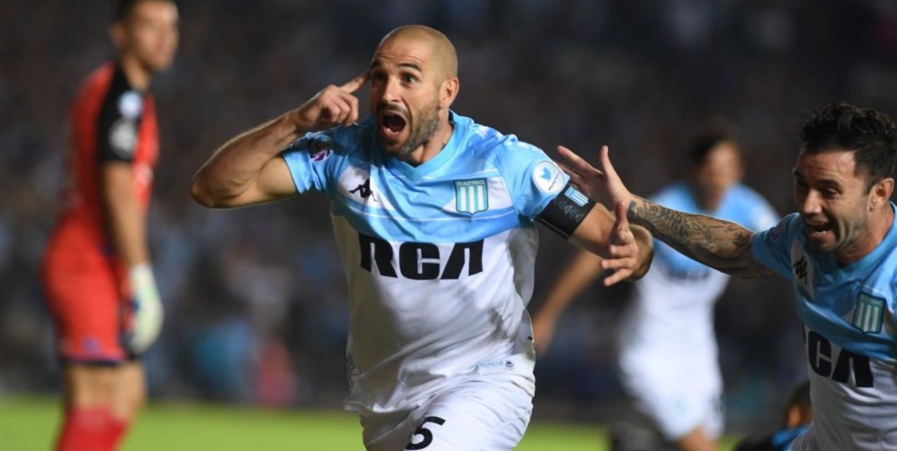 Racing derrotó a Belgrano y sigue en la cima