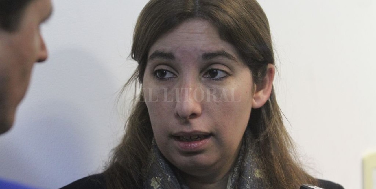 Policía presa por apremios