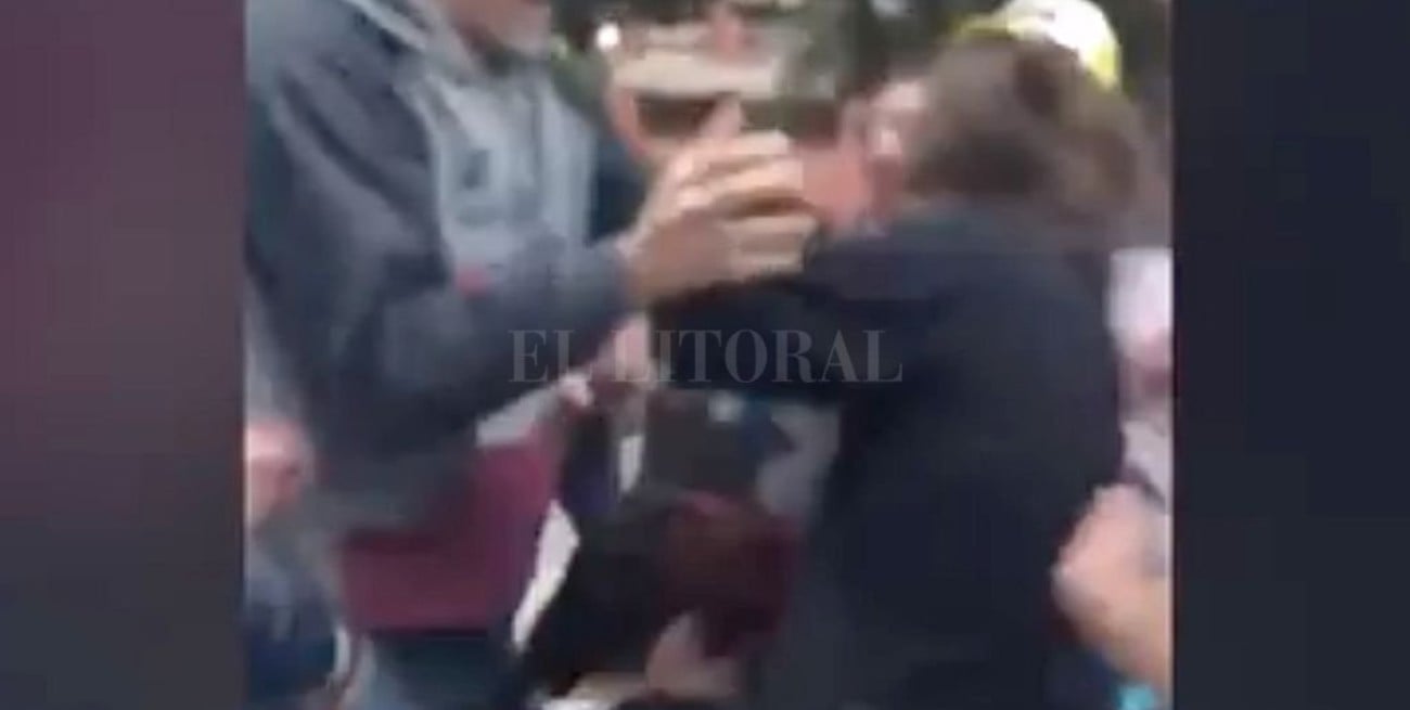 Imputan a cuatro personas por agredir a manifestantes en la plaza 25 de Mayo