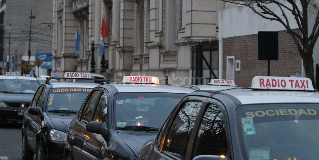 Taxistas vincularán los botones antipánico de los autos con la central 911