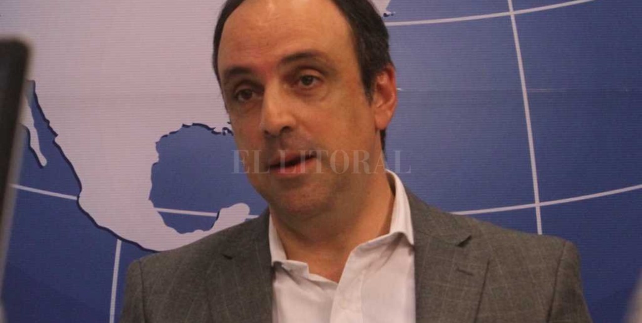 Sentaron a Corral entre el público, se levantó y se fue