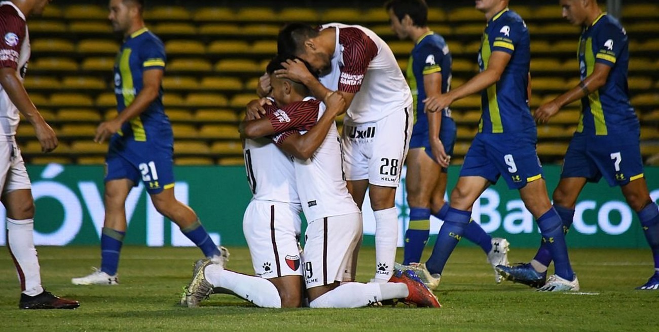 Colón derrotó a Rosario Central y salió de la zona de descenso