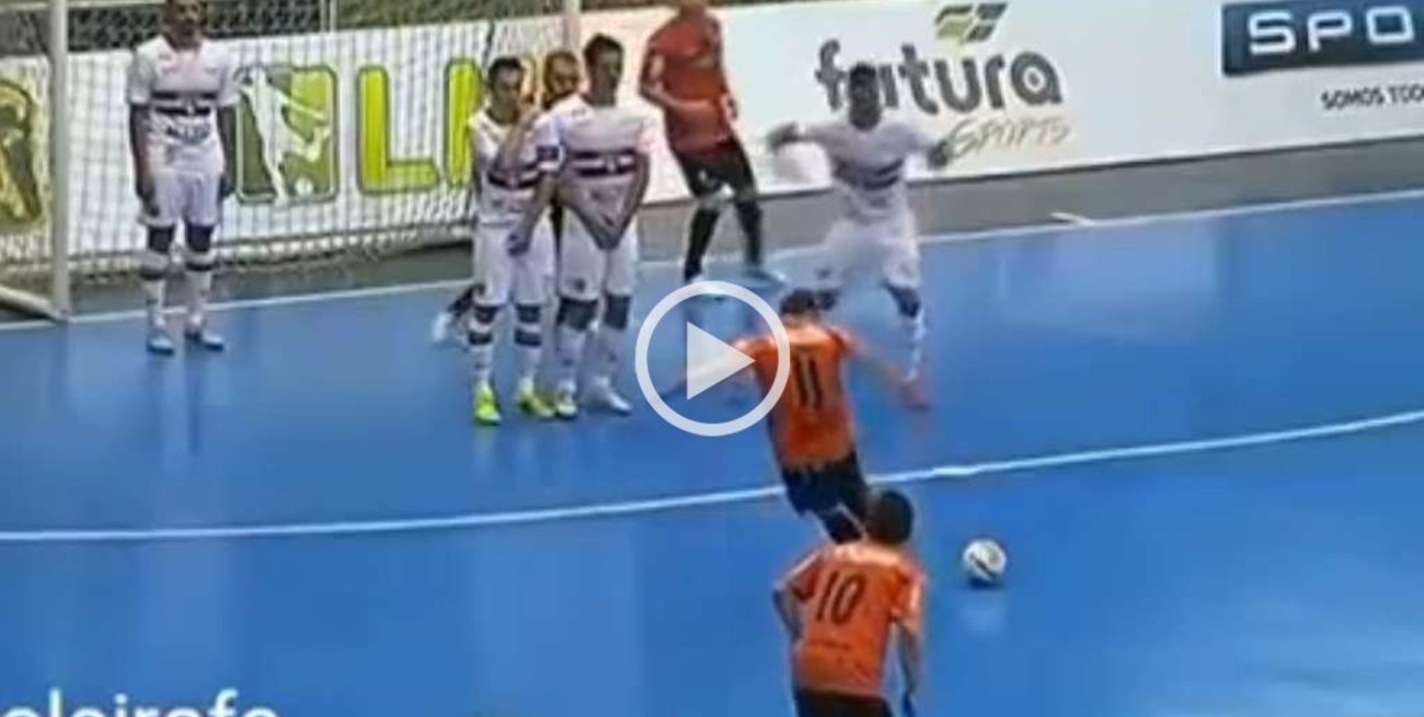 Video: golazo de tiro libre en futsal