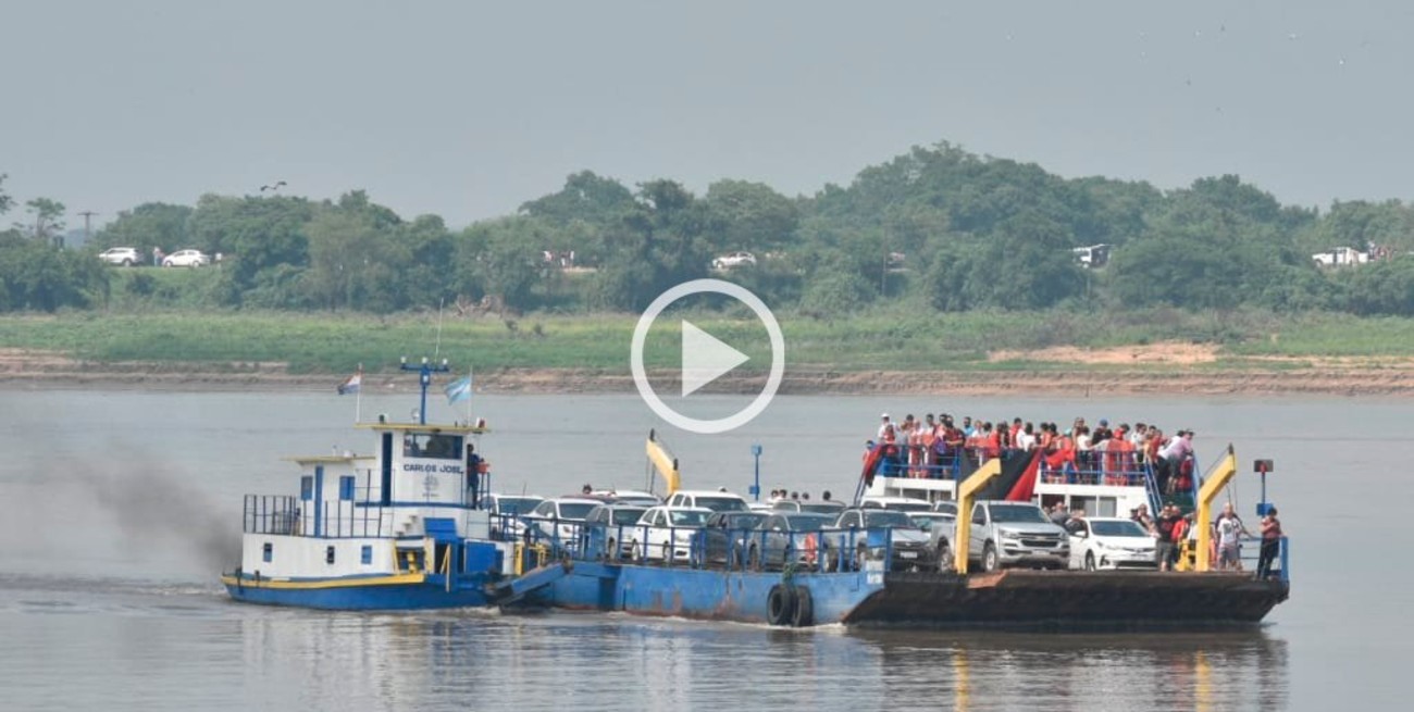 Video: así ingresan por balsa los hinchas sabaleros a Paraguay