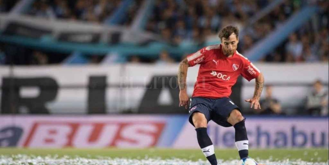 Colón deberá competir con Lanús por el pase de Amorebieta