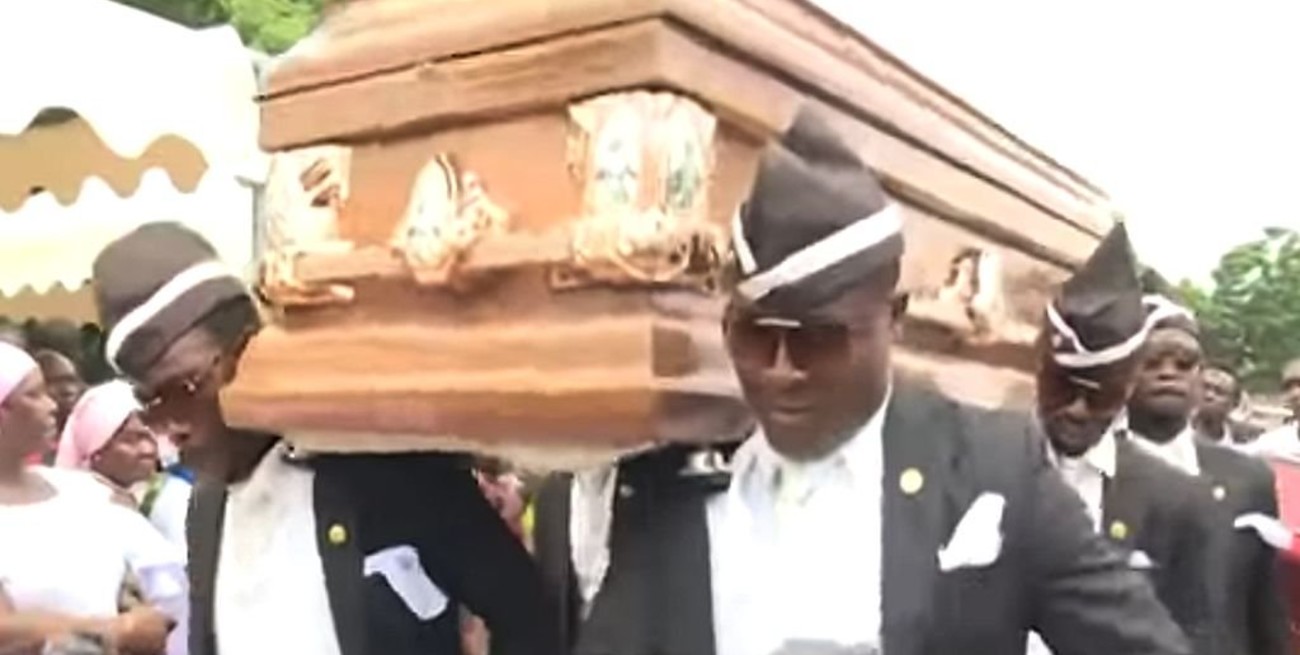 La verdad detrás del meme de los africanos que bailan con los ataúdes