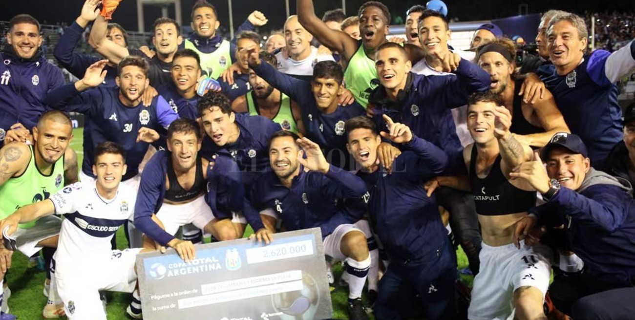 Gimnasia eliminó a River por penales y es finalista de la Copa Argentina