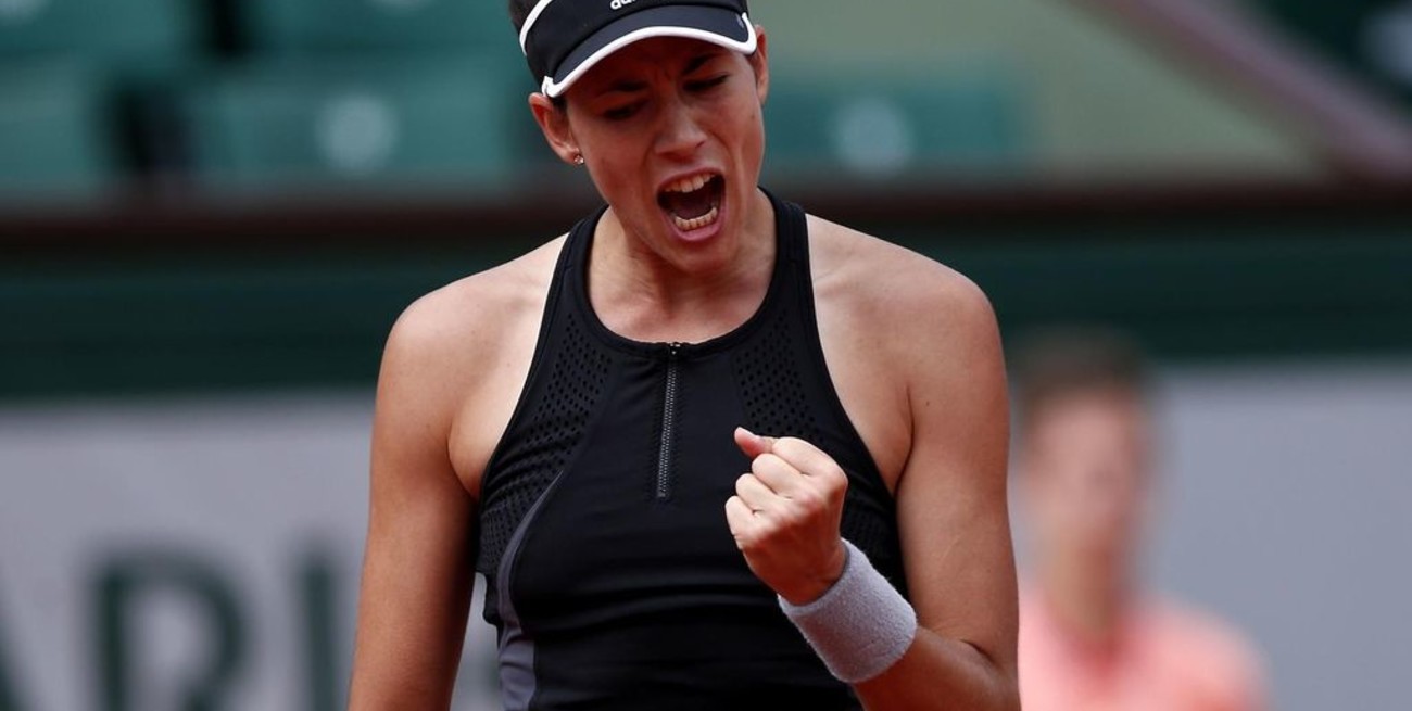 Muguruza aplastó a Sharapova y avanzó a samifinales