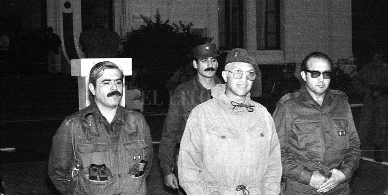 El primer alzamiento carapintada fue derrotado por una movilización democrática