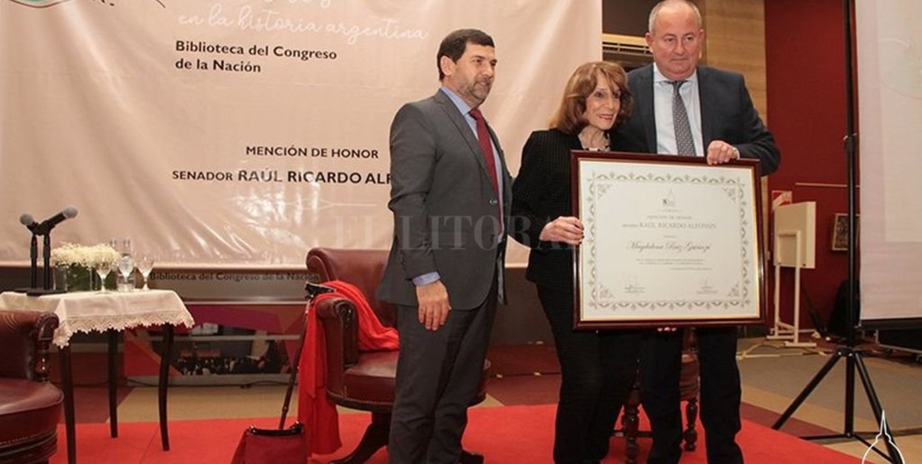 Premiaron a Magdalena Ruiz Guiñazú por su defensa de los derechos humanos